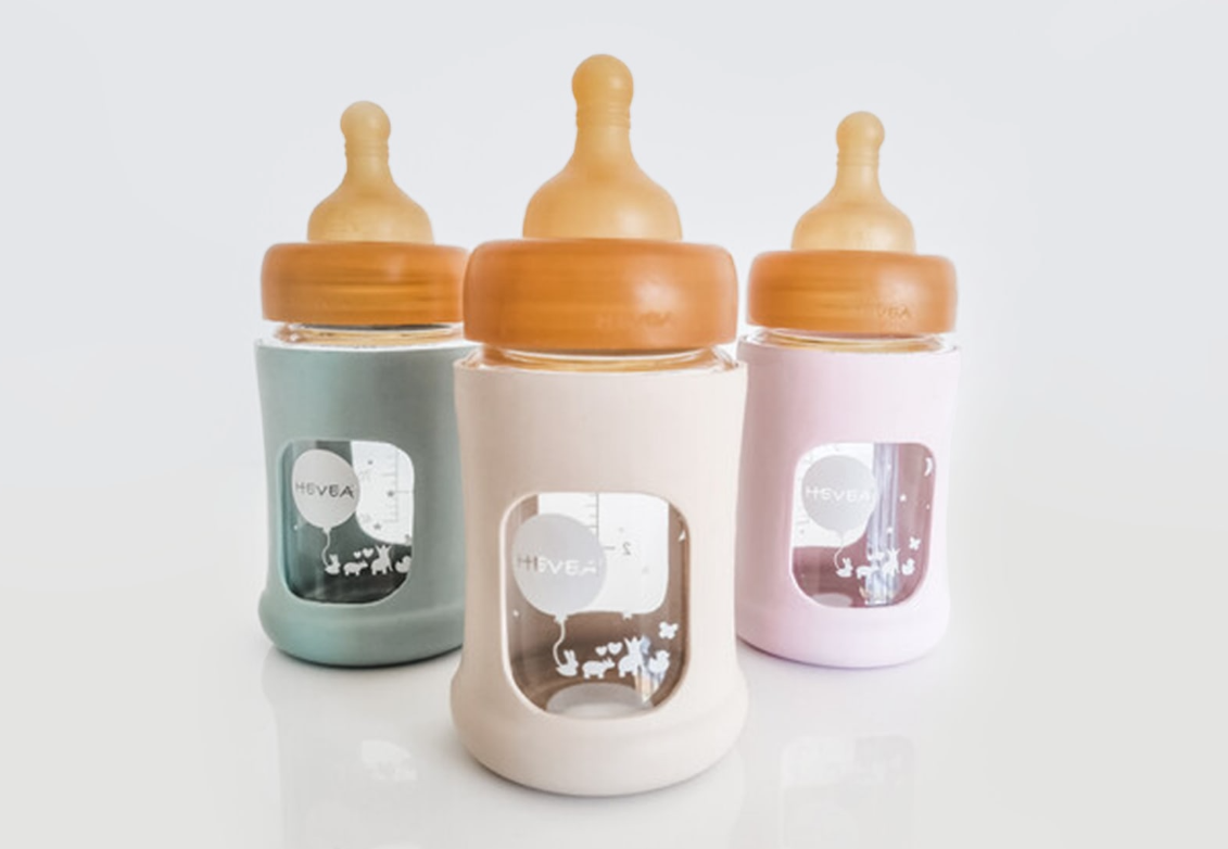 Hevea Glasflaska med bred hals och hylsa Ivory, 250 ml